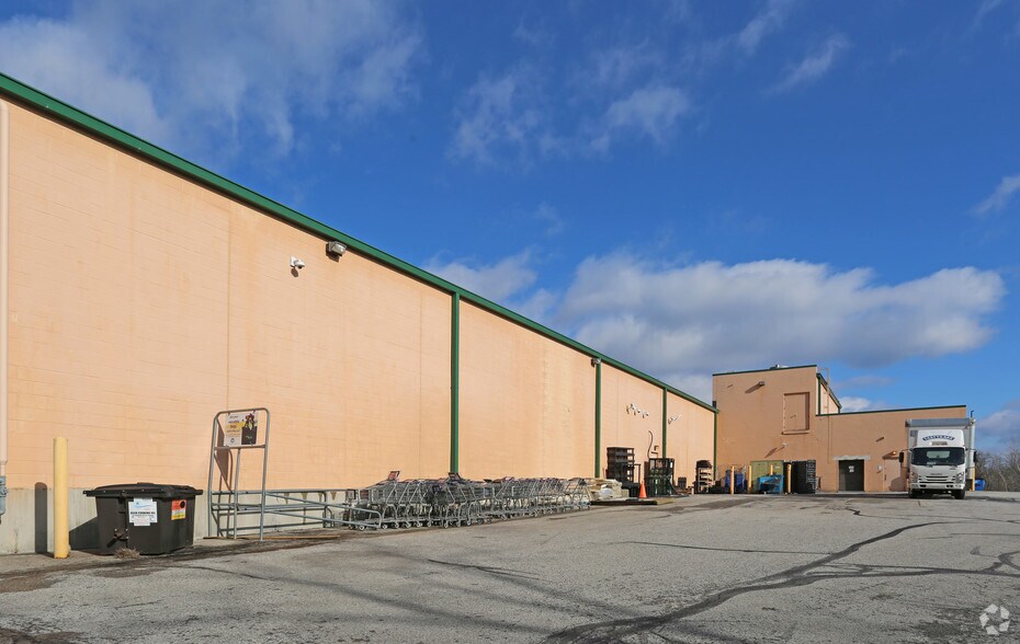 5878 Harrison Ave, Cincinnati, OH à louer - Photo de l’immeuble – Image 2 sur 8