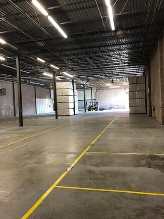 Plus de détails pour 770 S Railroad Ave, West Babylon, NY - Industriel/Logistique à vendre