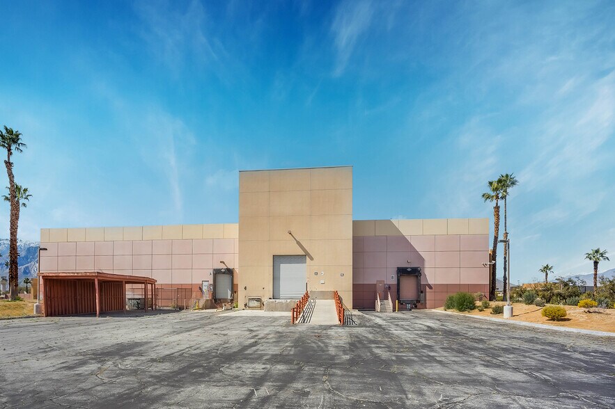 750 N Gene Autry Trl, Palm Springs, CA à vendre - Photo de l’immeuble – Image 2 sur 17