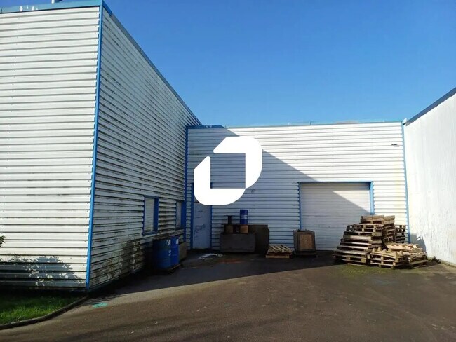Plus de détails pour Local d’activités à vendre