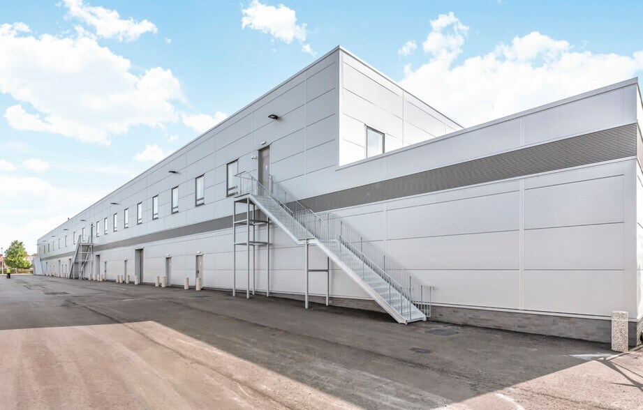 56 Magnet Rd, Wembley à louer - Photo de l’immeuble – Image 1 sur 30