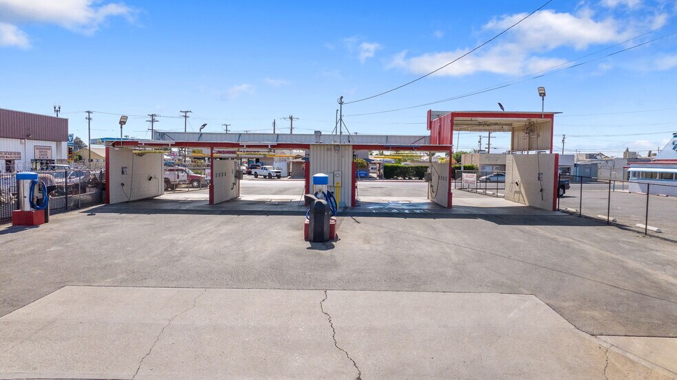 Two Carwash Properties portefeuille de 2 biens à vendre sur LoopNet.fr - Photo de l’immeuble – Image 2 sur 7