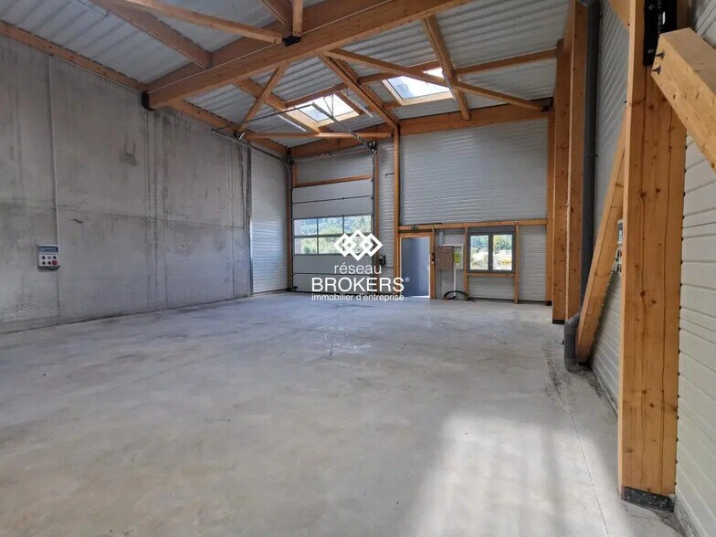 Industriel/Logistique dans Orcier à louer - Photo de l’immeuble – Image 3 sur 6
