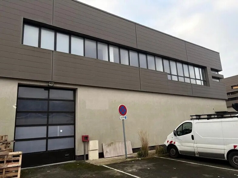 Local d’activités dans Collégien à louer - Photo de l’immeuble – Image 3 sur 14