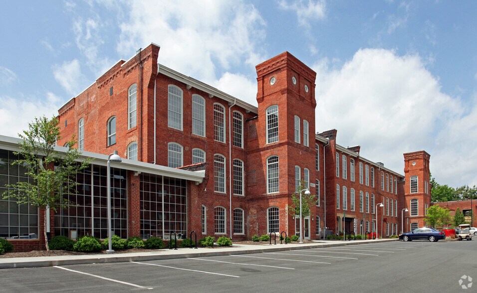 807 E Main St, Durham, NC à louer - Photo de l’immeuble – Image 2 sur 9