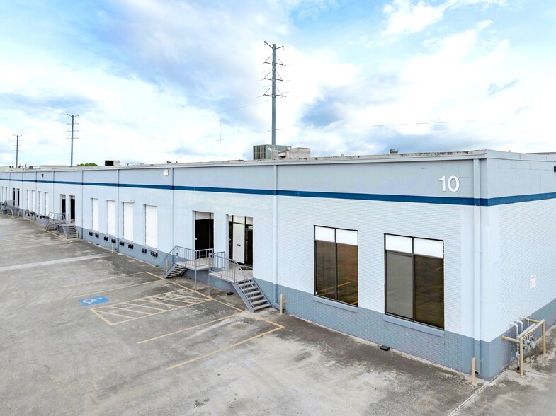 5810-5922 Business Park, San Antonio, TX à louer - Photo de l’immeuble – Image 2 sur 6