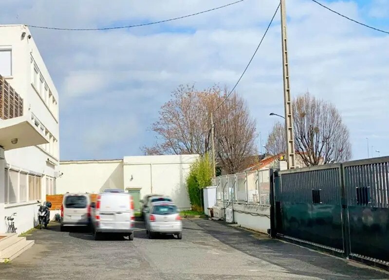 Local d’activités dans Aubervilliers à louer - Photo de l’immeuble – Image 2 sur 10