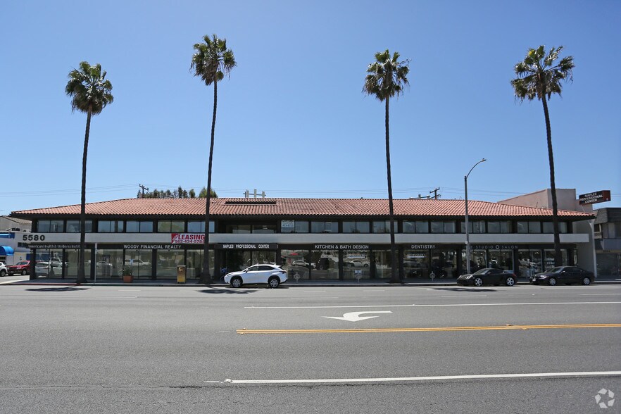 5580 E 2nd St, Long Beach, CA à louer - Photo de l’immeuble – Image 2 sur 3