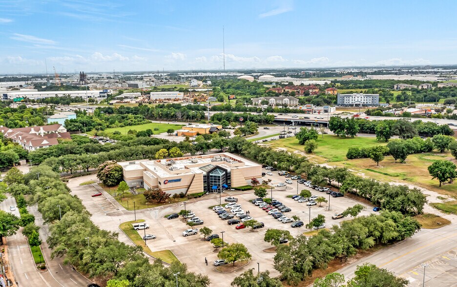 7300 W Greens Rd, Houston, TX à vendre - Photo de l’immeuble – Image 2 sur 9