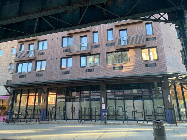 874 Willoughby Ave, Brooklyn, NY à louer - Photo de l’immeuble – Image 1 sur 7