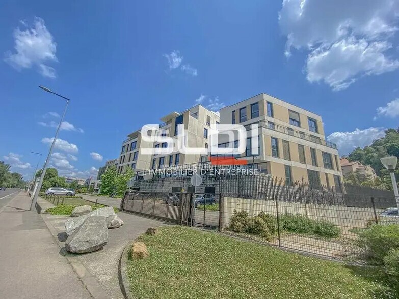 84 Quai Joseph Gillet, Lyon à louer - Photo de l’immeuble – Image 2 sur 15