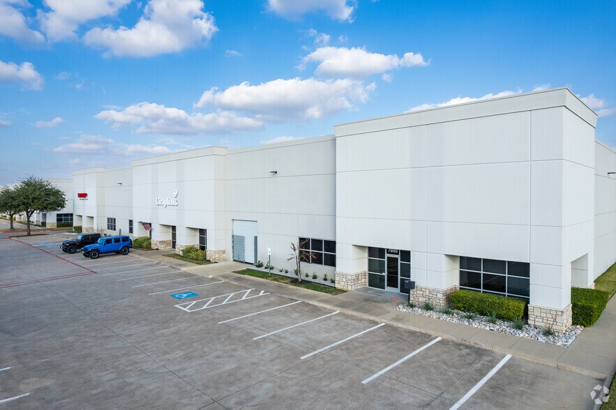 7873-7889 Will Rogers Blvd, Fort Worth, TX à louer - Photo principale – Image 1 sur 2