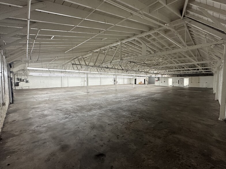 1129 E 29th St, Los Angeles, CA à louer - Photo de l’immeuble – Image 2 sur 7
