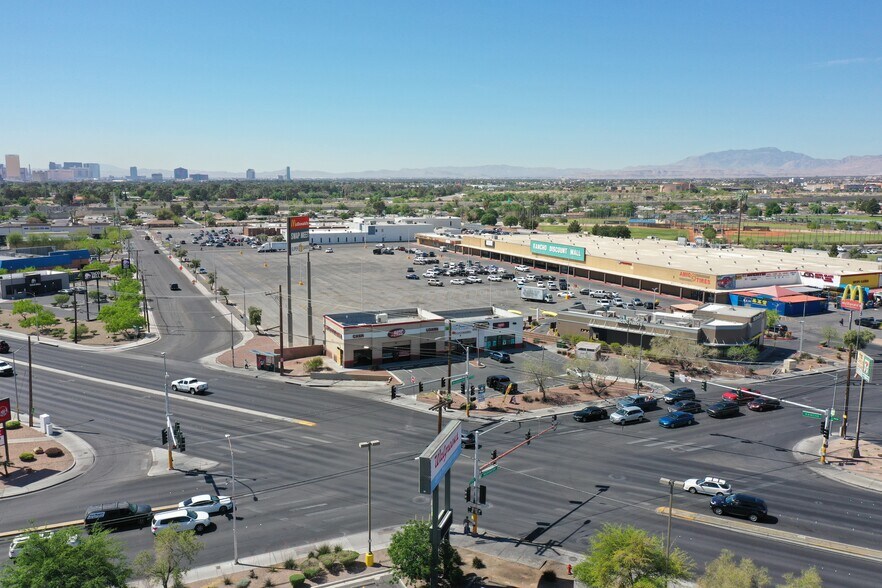 2801 W Washington Ave, Las Vegas, NV à louer - Photo de l’immeuble – Image 3 sur 6