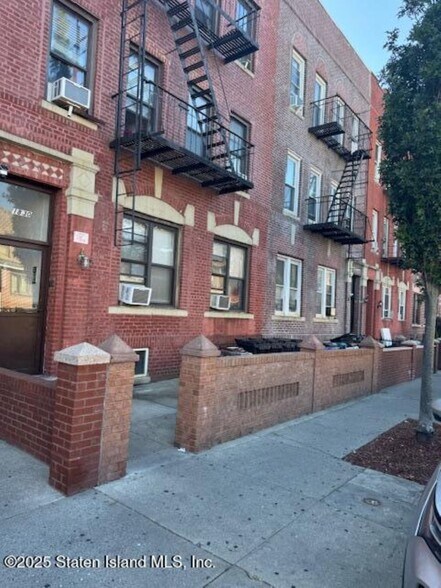 1830 81st St, Brooklyn, NY à vendre - Photo de l’immeuble – Image 2 sur 5