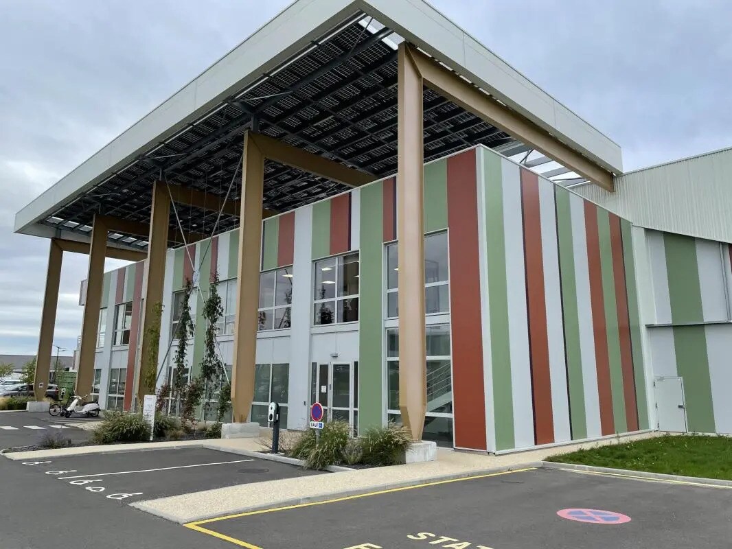 Industriel/Logistique dans Verrières-en-Anjou à vendre Photo de l’immeuble– Image 1 sur 28