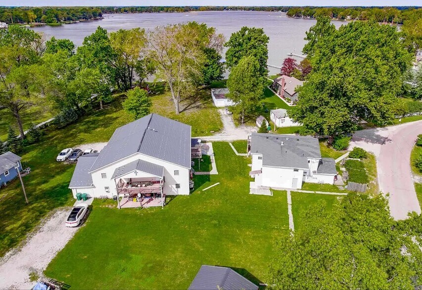 4479 E Shore Dr, Bremen, IN à vendre - Photo principale – Image 1 sur 14