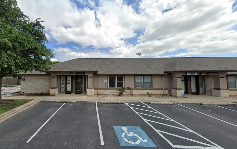1508 Dessau Ridge Ln, Austin, TX à vendre - Photo de l’immeuble – Image 2 sur 4