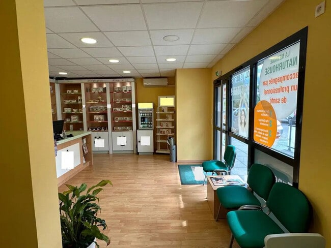 Plus de détails pour Local commercial à louer