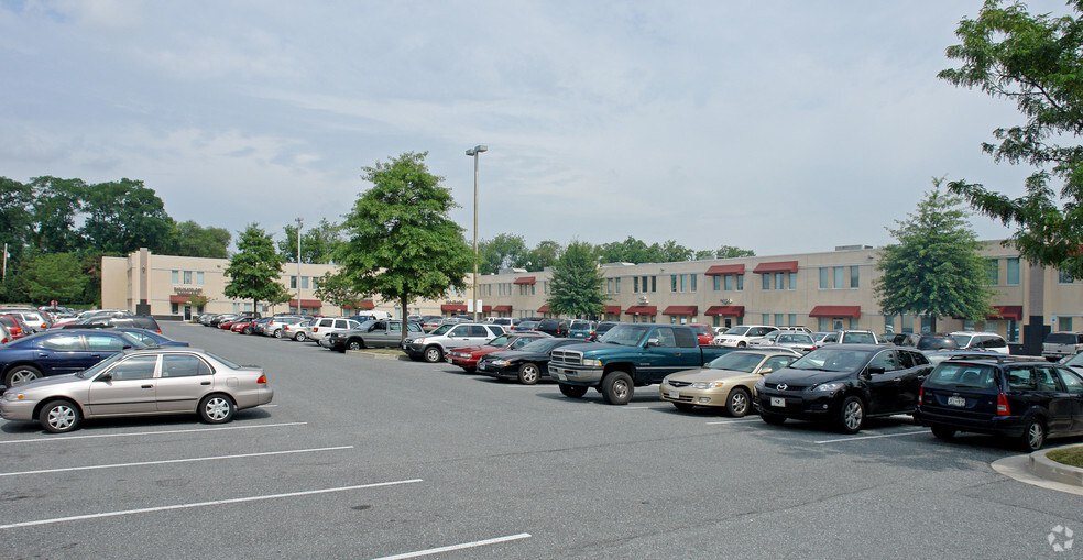 1220 E Joppa Rd, Towson, MD à louer - Photo de l’immeuble – Image 3 sur 4