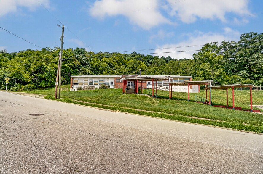 1558 Waverly Ave, Cincinnati, OH à vendre - Photo de l’immeuble – Image 3 sur 39