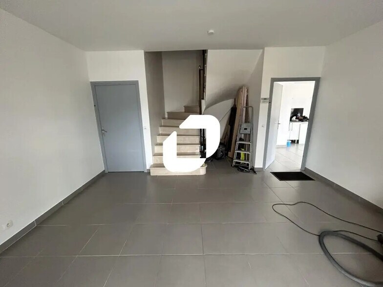 Bureau dans Varennes-Jarcy à louer - Photo intérieure – Image 3 sur 3