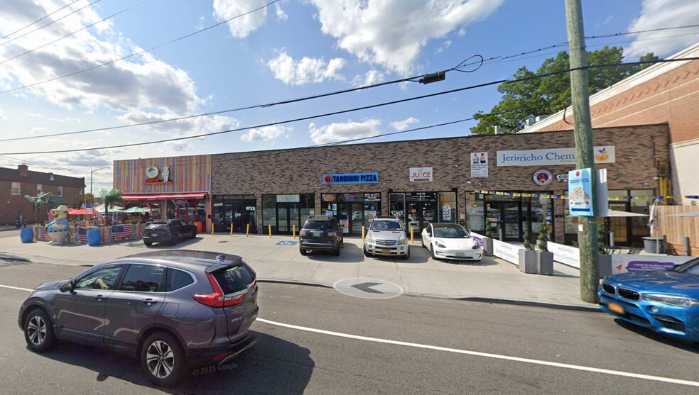 247-25 Jericho Tpke, Bellerose, NY à louer - Photo de l’immeuble – Image 3 sur 7