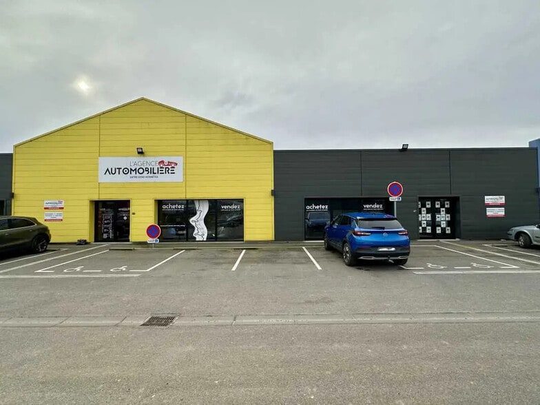 Local commercial dans Yerville à louer - Photo de l’immeuble – Image 2 sur 6