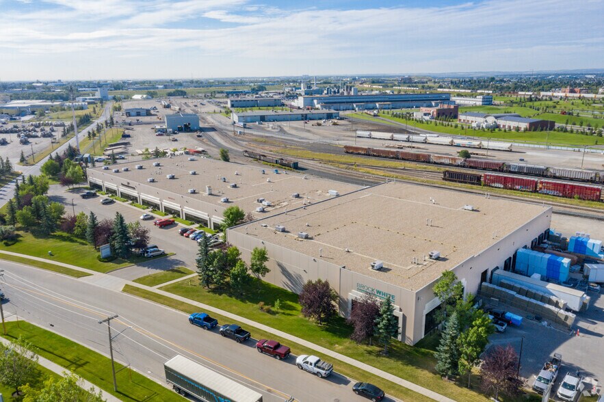 2703-2715 61 Ave SE, Calgary, AB à louer - Photo de l’immeuble – Image 1 sur 3
