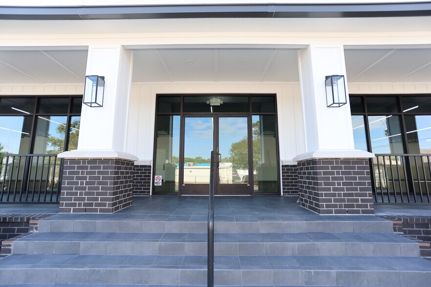 2121 Timber Lane St, Conroe, TX à vendre - Photo de l’immeuble – Image 3 sur 10