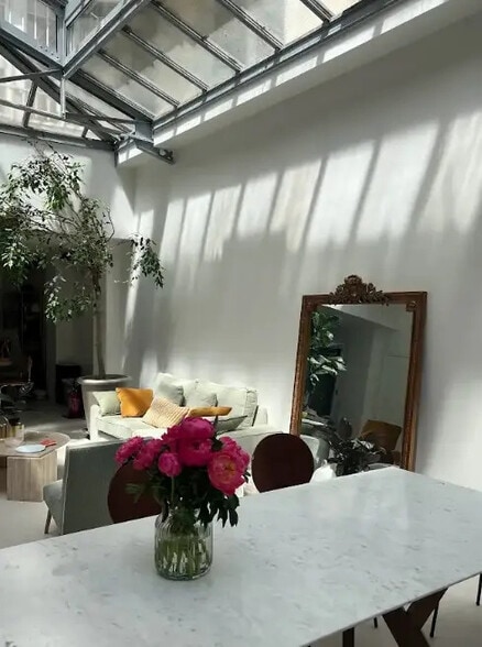 70 Rue Jean-Pierre Timbaud, Paris à vendre - Photo de l’immeuble – Image 3 sur 9