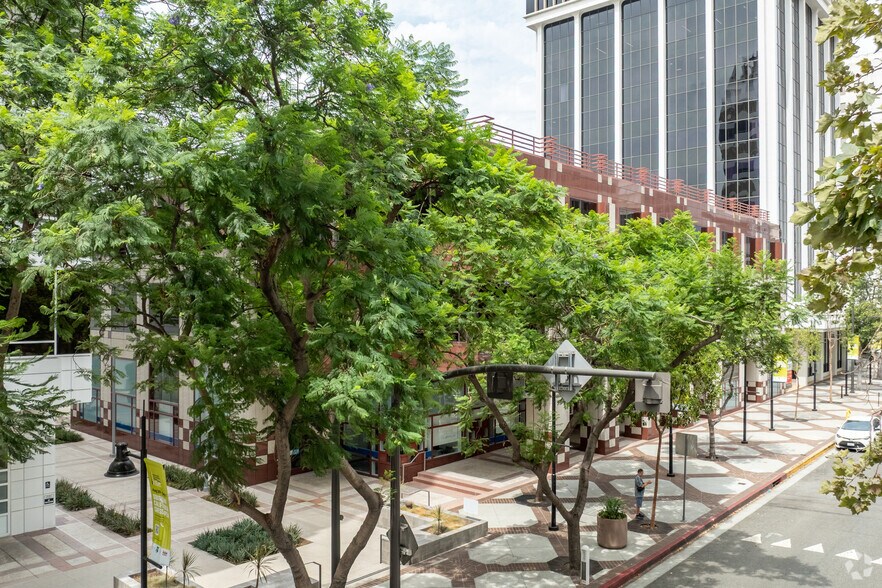 525 N Brand Blvd, Glendale, CA à louer - Photo de l’immeuble – Image 3 sur 31