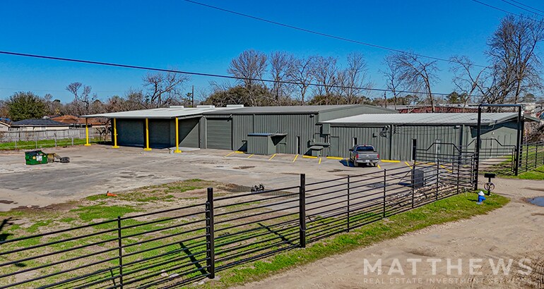 3741 Trailmobile Dr, Houston, TX à louer - Photo de l’immeuble – Image 2 sur 6