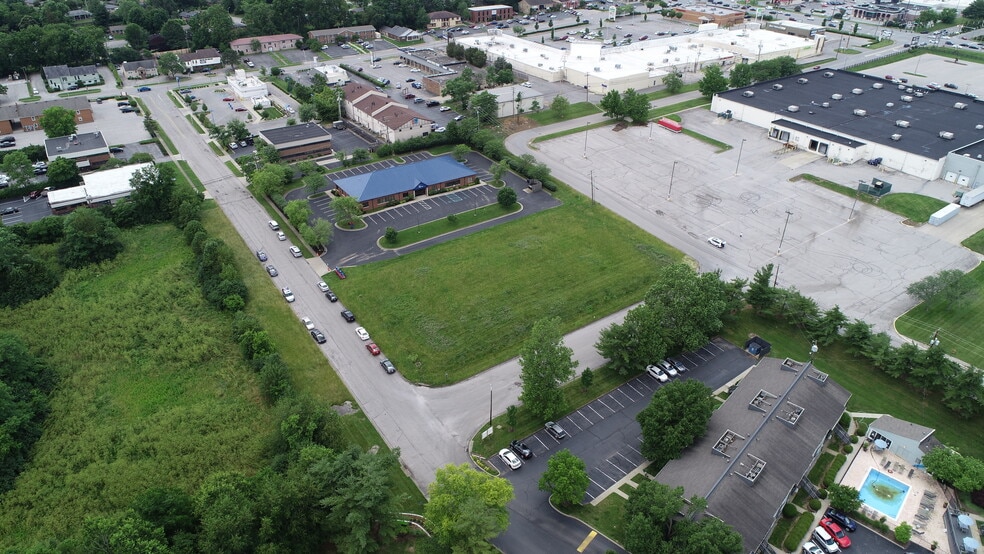 3241 Loch Ness Dr, Lexington, KY à vendre - Photo de l’immeuble – Image 3 sur 8