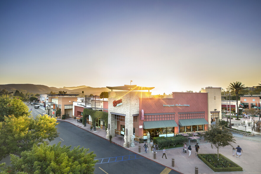 165-401 N Moorpark Rd, Thousand Oaks, CA à louer - Photo de l’immeuble – Image 1 sur 9