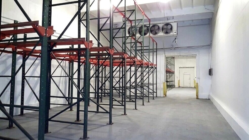 940 Stanford Ave, Los Angeles, CA à louer - Photo intérieure – Image 2 sur 7
