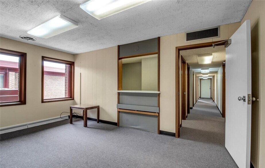 350 Alberta Dr, Amherst, NY à louer - Photo de l’immeuble – Image 3 sur 15