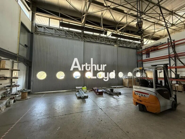 Local d’activités dans Saint-Raphaël à louer - Photo intérieure – Image 2 sur 4