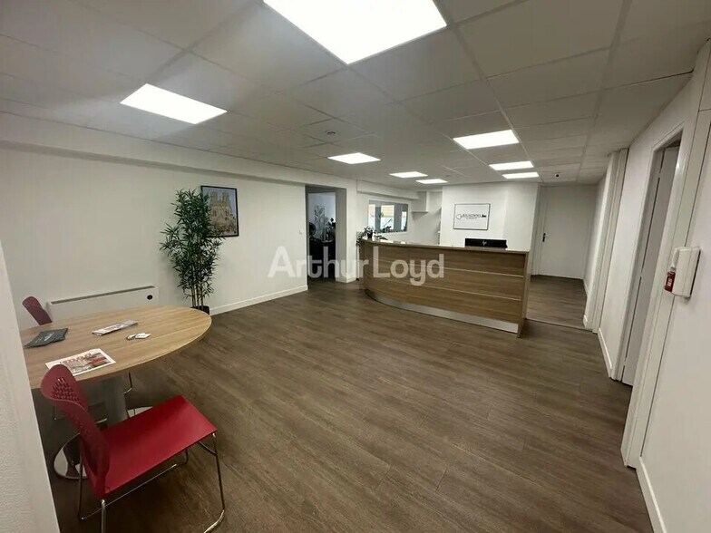 Bureau dans Reims à louer - Photo de l’immeuble – Image 1 sur 5
