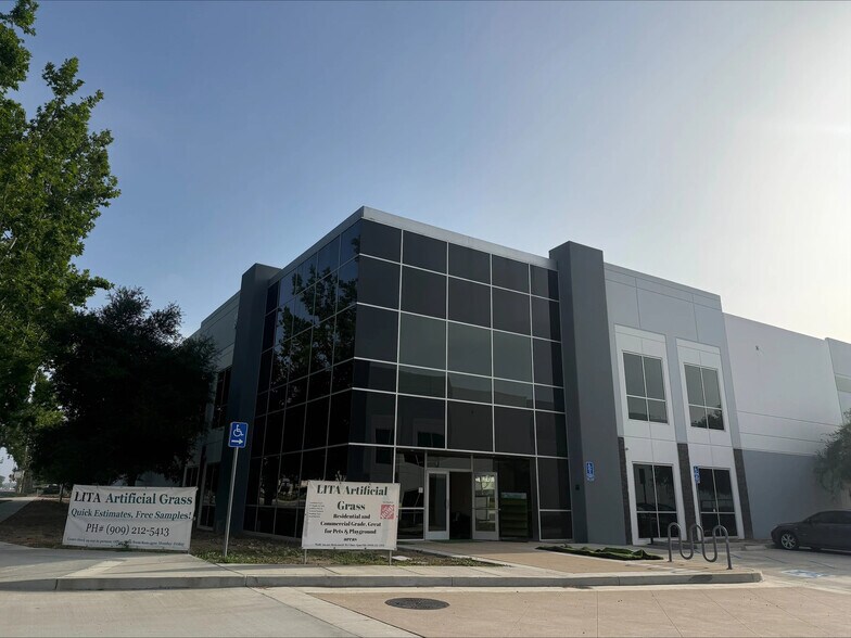 1455 S Archibald Ave, Ontario, CA à louer - Photo de l’immeuble – Image 3 sur 3