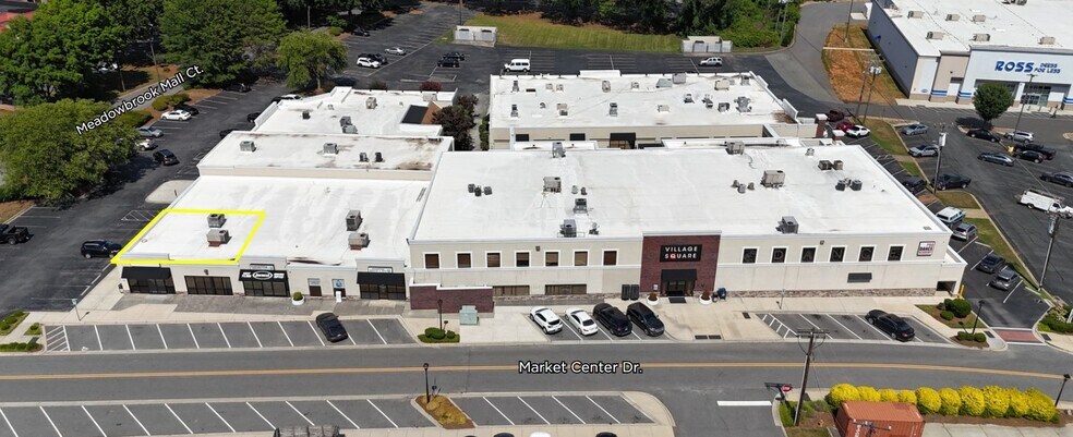 6000 Meadow Brook Mall Ct, Clemmons, NC à louer - Photo de l’immeuble – Image 3 sur 8