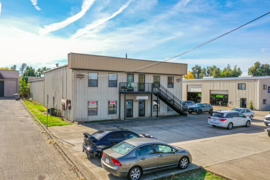 2269 Hartnell Ave, Redding, CA à vendre - Photo de l’immeuble – Image 2 sur 18