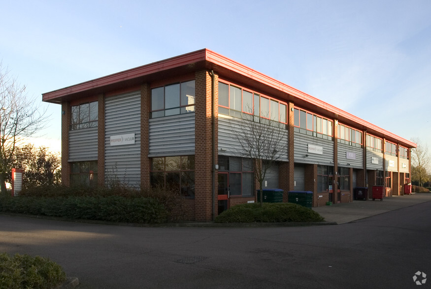 Howard Way, Newport Pagnell à louer - Photo de l’immeuble – Image 2 sur 4