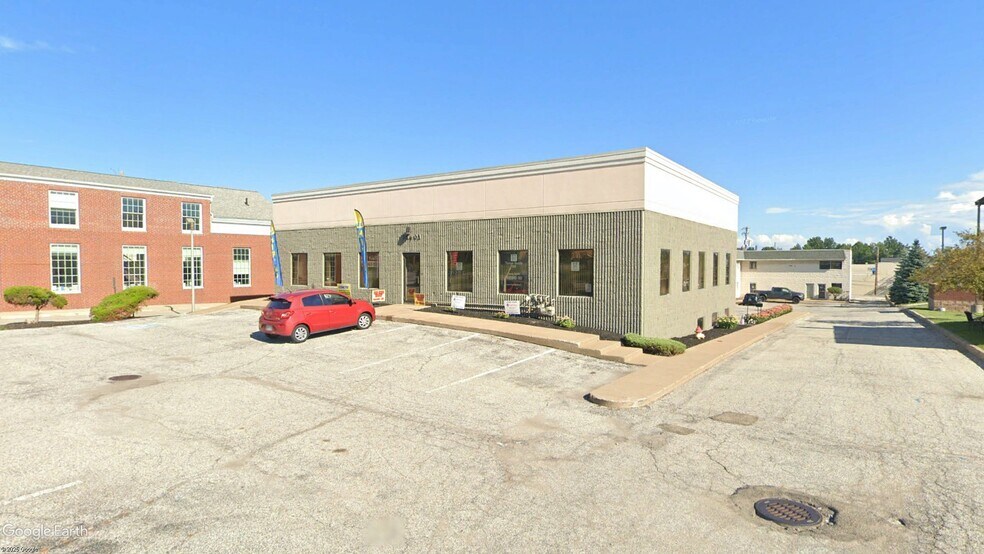 35403 Euclid Ave, Willoughby, OH à louer - Photo de l’immeuble – Image 2 sur 2