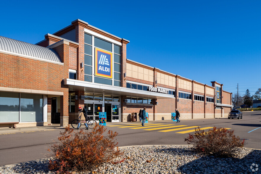 5012-5160 Highland Rd, Waterford, MI à louer - Photo principale – Image 2 sur 8