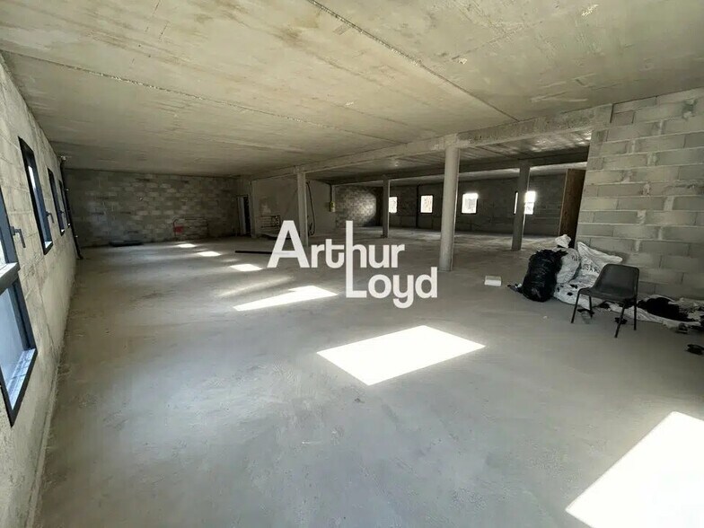 Local d’activités dans Fréjus à louer - Photo intérieure – Image 2 sur 10