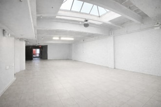 1027 Grand St, Brooklyn, NY à louer Photo intérieure– Image 2 sur 2