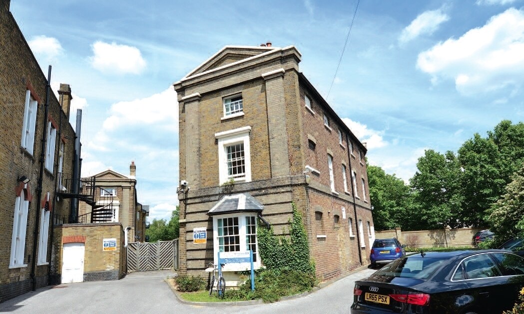 15 Thorne Clos, Londres à louer Photo de l’immeuble– Image 1 sur 7