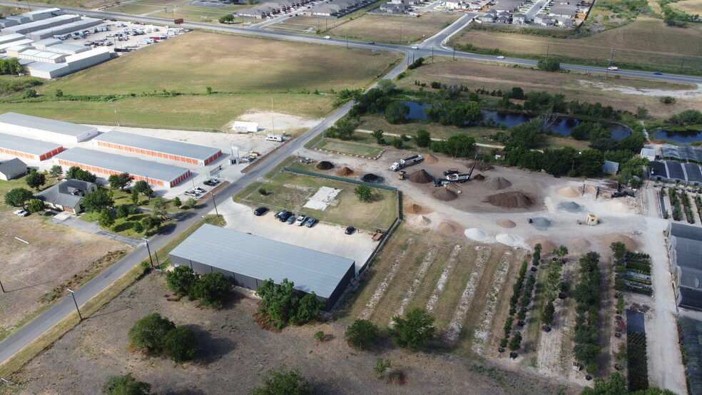 120 E Zipp Rd, New Braunfels, TX à vendre - Photo de l’immeuble – Image 2 sur 4
