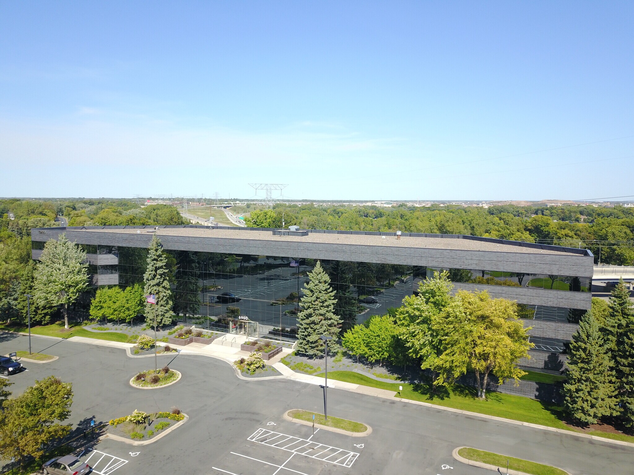 6900 Wedgwood Rd N, Maple Grove, MN à louer Photo de l’immeuble– Image 1 sur 11